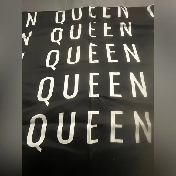 Original Sassy Jones Queen scarf - black and white . Never worn - Picture 3 of 3